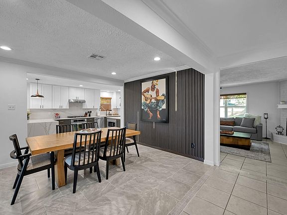3rd image of 28926 Twisted Oak Dr