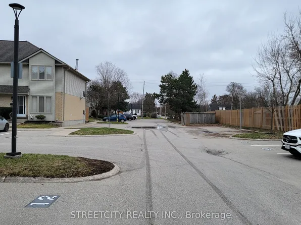 1138 Kipps Ln #17, London, ON N5Y 5K6