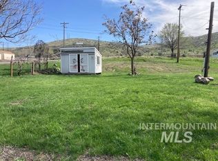 2 Madison St E, Huntington, OR 97907