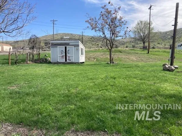 2 Madison St E, Huntington, OR 97907