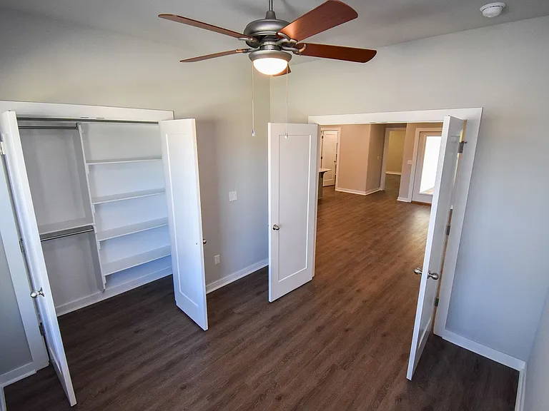 467 N Tacoma St — Photo 9