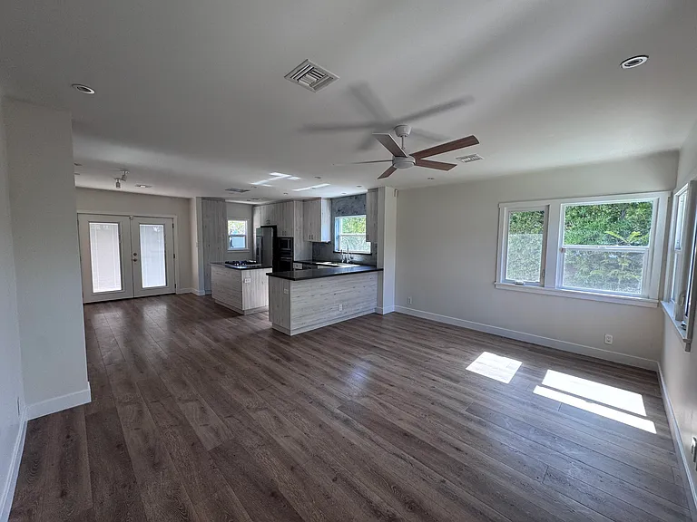 634 E Fairview Blvd — Photo 6