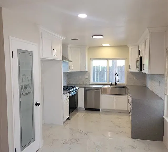 10160 Medallion Pl — Photo 3