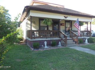 321 Lincoln Ave, Flora, IL 62839