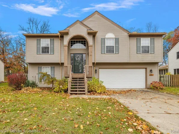 2817 Riverside Dr, Waterford, MI 48329