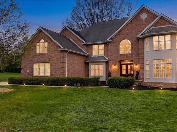 834 Eaton Park Ln, Akron, OH 44303