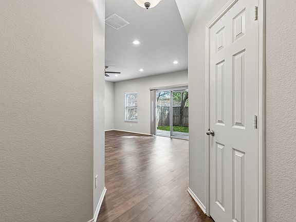 4th image of 5980 Stone Mountain Rd