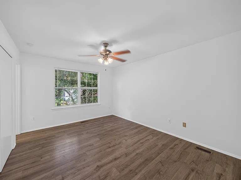 8 Worthington Ct — Photo 24
