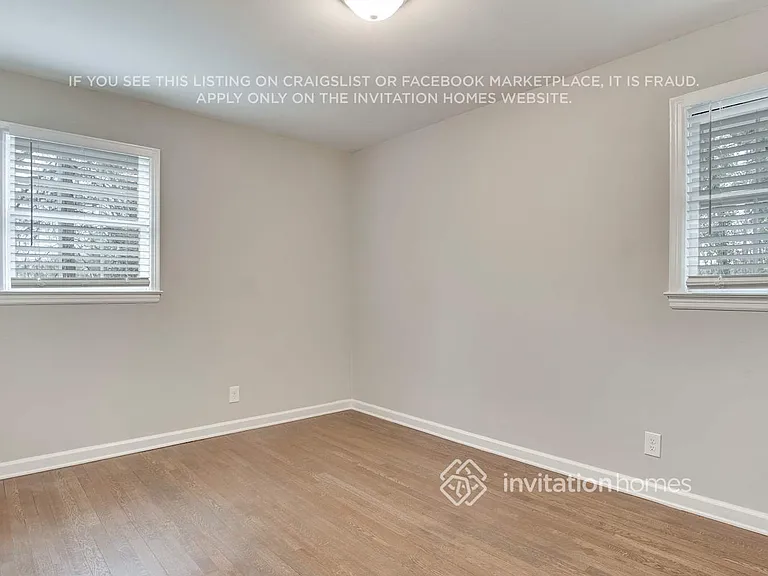 391 Derbyshire Dr — Photo 16
