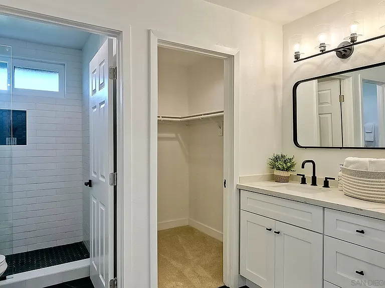 2722 La Golondrina St — Photo 15