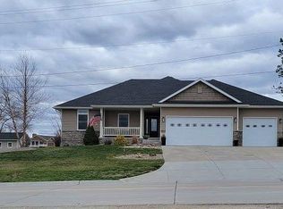 848 E Seward St, Seward, NE 68434