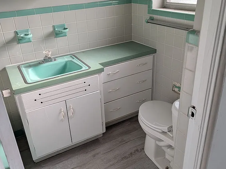 608 N Baker St — Photo 5