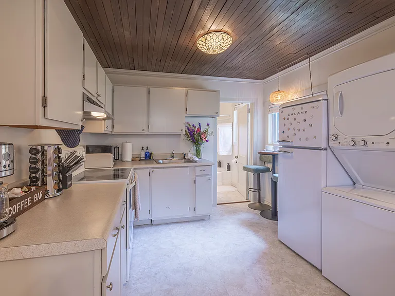 313 W Maple St #1 — Photo 9