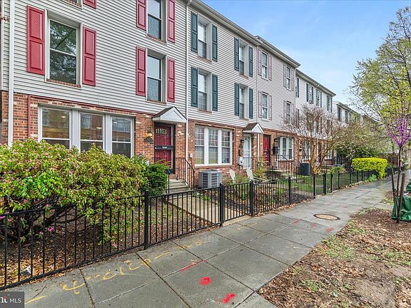 3rd image of 1121 Harvard St NW Unit F