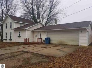 231 E Cottage Ave, Shepherd, MI 48883