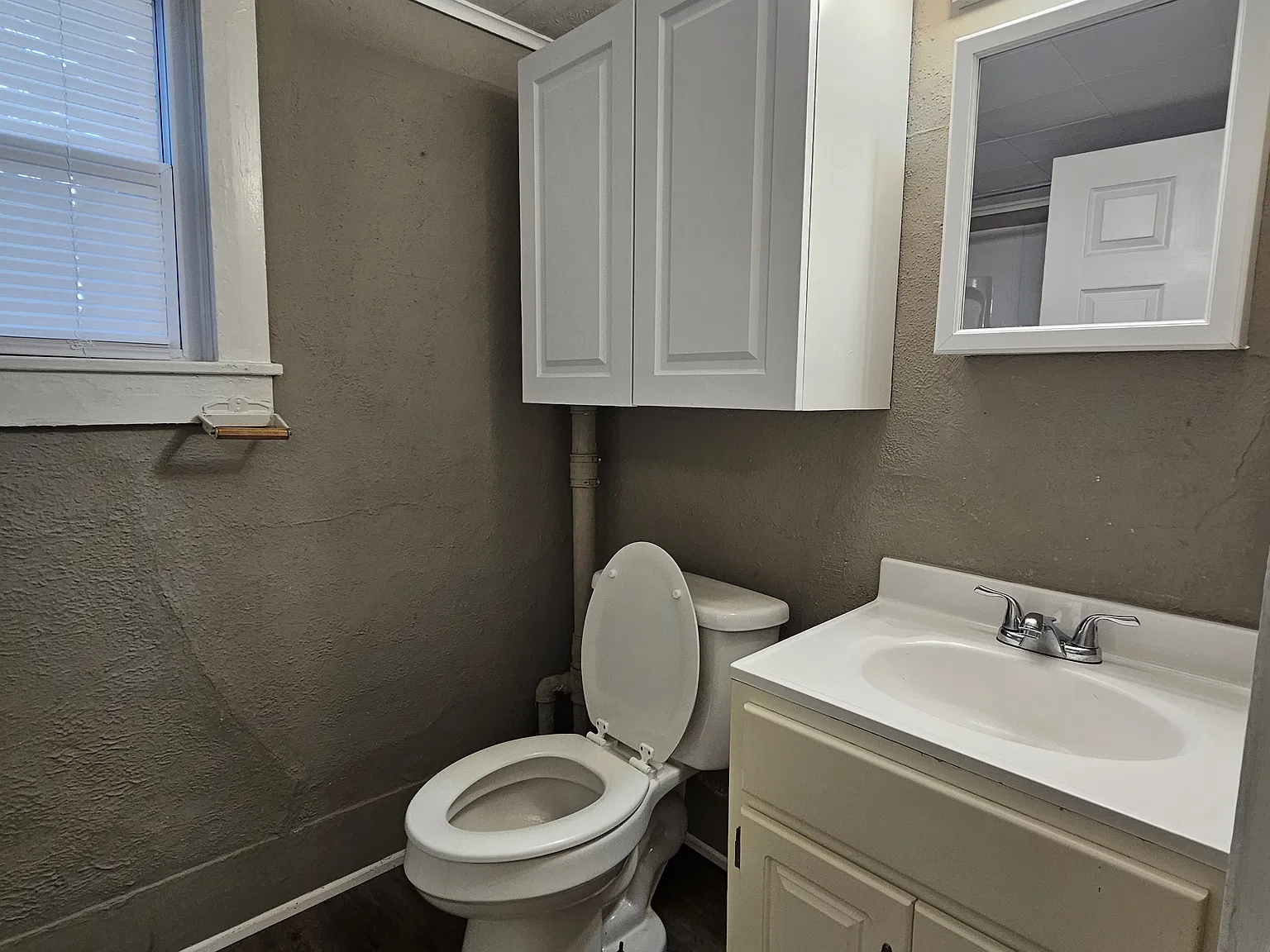 2 bed, 700 sqft, $850 — Photo 3