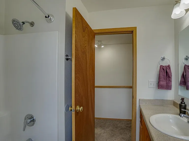 Beverly Rose Apartments — Photo 8