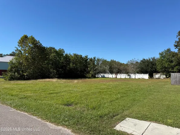 123 Buena Vista Dr, Long Beach, MS 39560