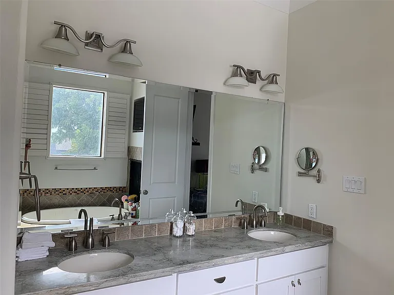 715 Reinicke St — Photo 16