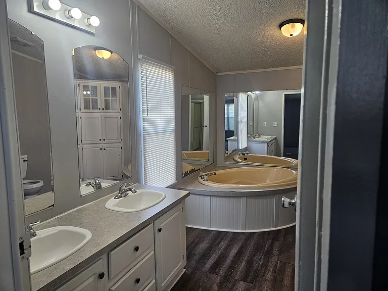 Primary bath