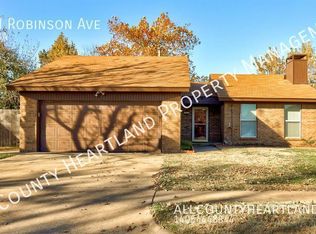 841 N Robinson Ave, Moore, OK 73170