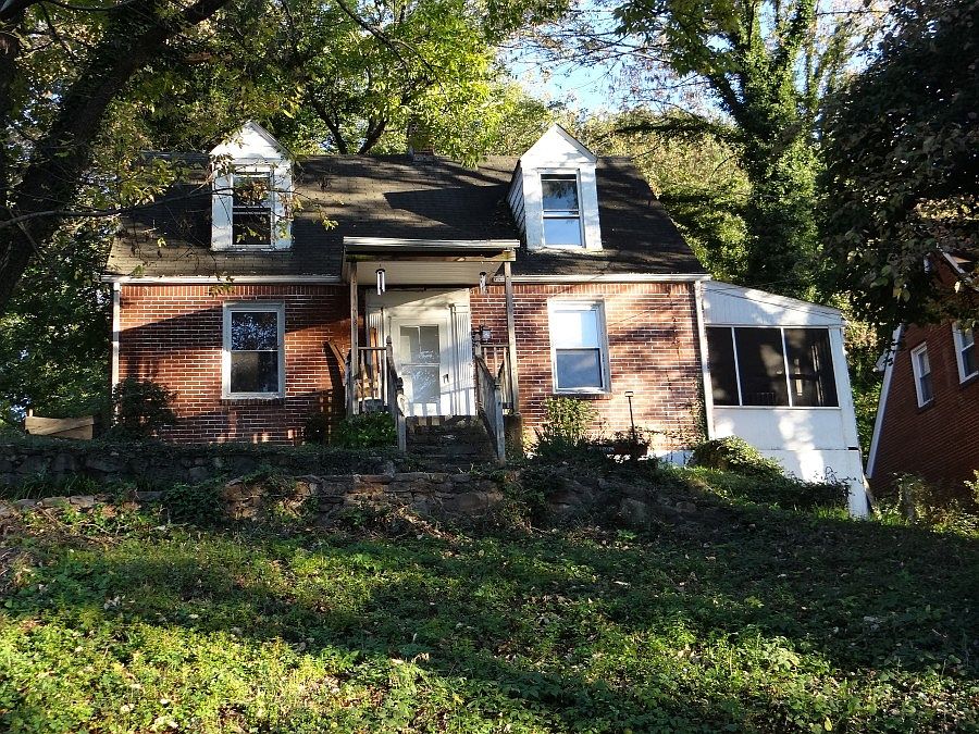 1st image of 1338 Woodbine St SE