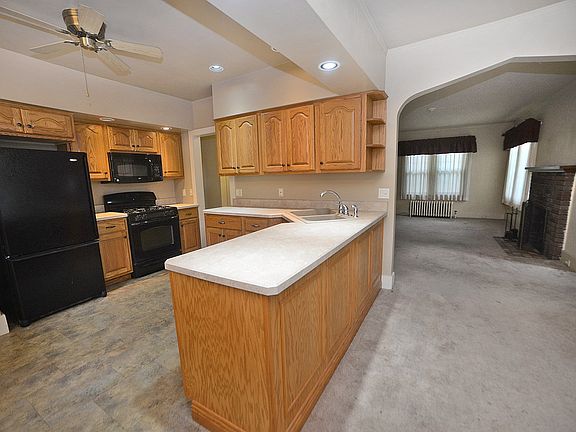 3rd image of 137 Riverview Dr