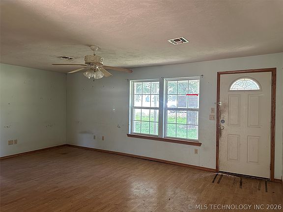 3rd image of 5829 Feather St