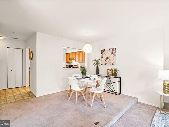 4th image of 5836 Bridgetown Ct #32