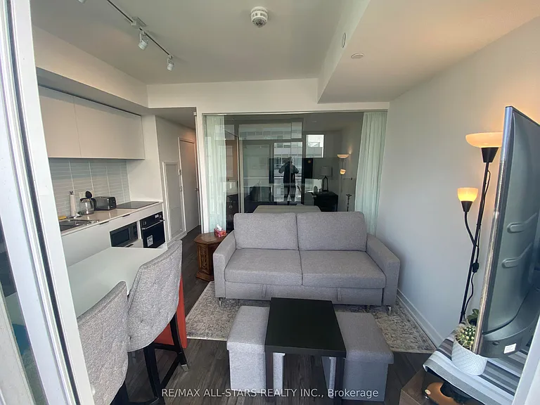 33 Helendale Ave #2302 — Photo 15