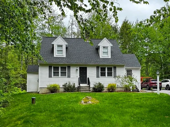 10 Irving Drive, Weare, NH 03281