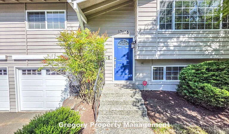 17606 Brook Blvd — Photo 3