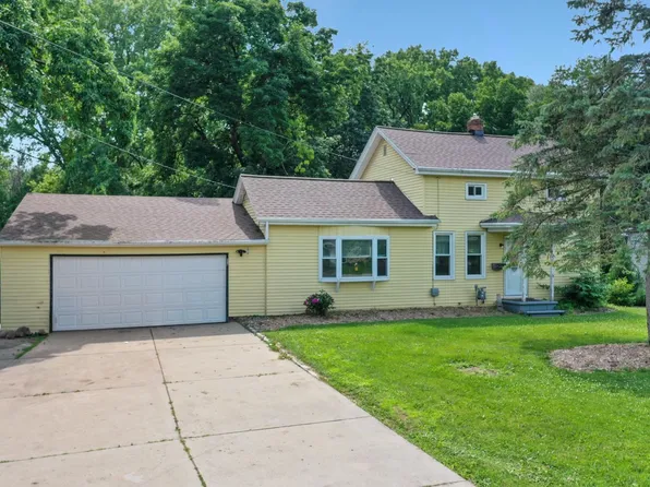 3288 Peterson Rd, Green Bay, WI 54311