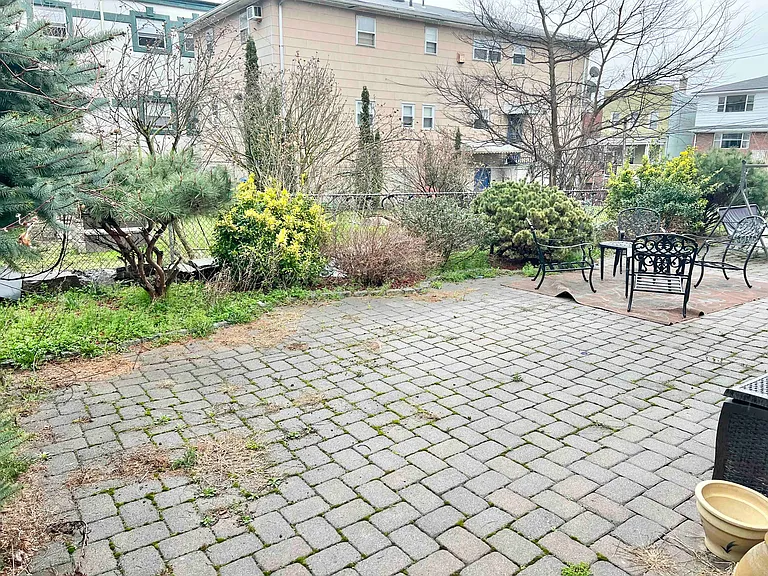 284 John St #1 — Photo 11