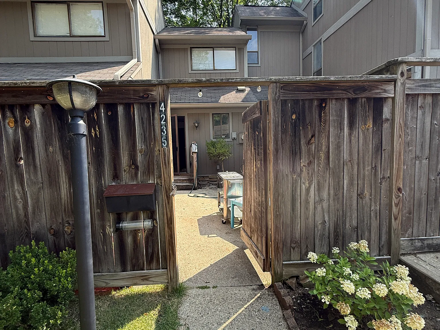 3 bed, 1337 sqft, $1,650 — Photo 1