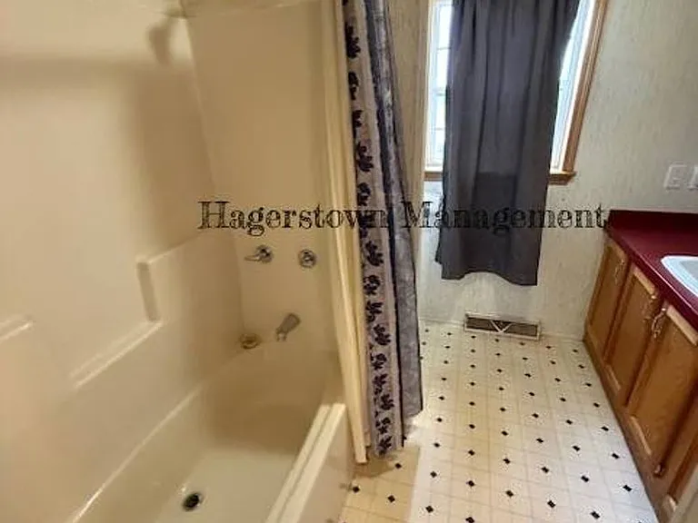 11906 Heather Dr — Photo 14