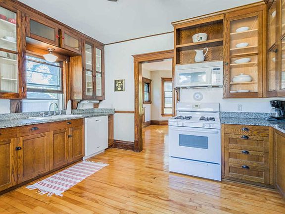 3rd image of 3937 Aldrich Ave S