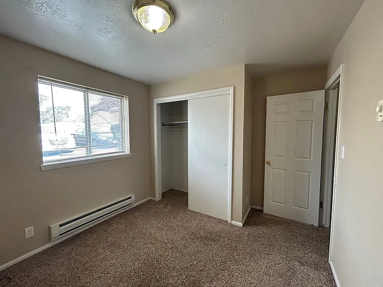 Main 819 S — Photo 7
