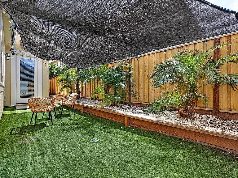 464 E Yarrow Pl — Photo 34