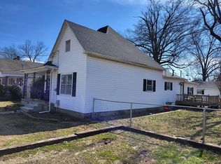 609 W Raymond St, Harrisburg, IL 62946