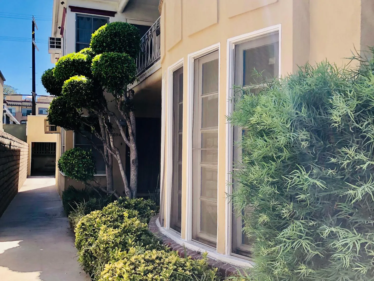 2 bed, 1050 sqft, $2,500 — Photo 4