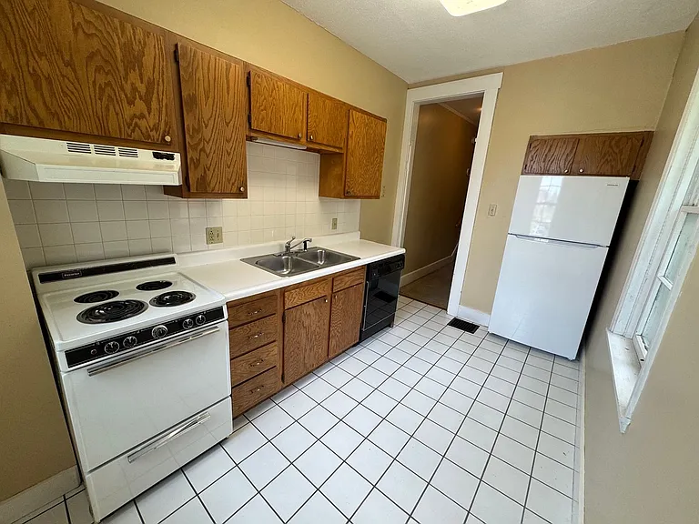 1415 Hampshire St — Photo 15