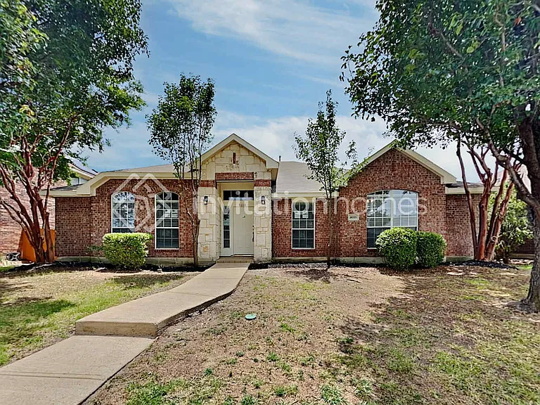 8010 Munich Dr — Photo 1