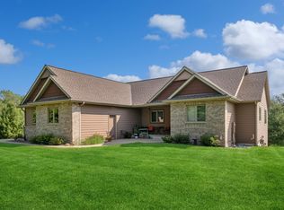 3711 Bavaria Rd, Chaska, MN 55318