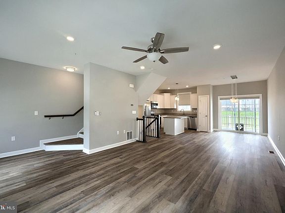 4th image of 242 Hudson Blvd