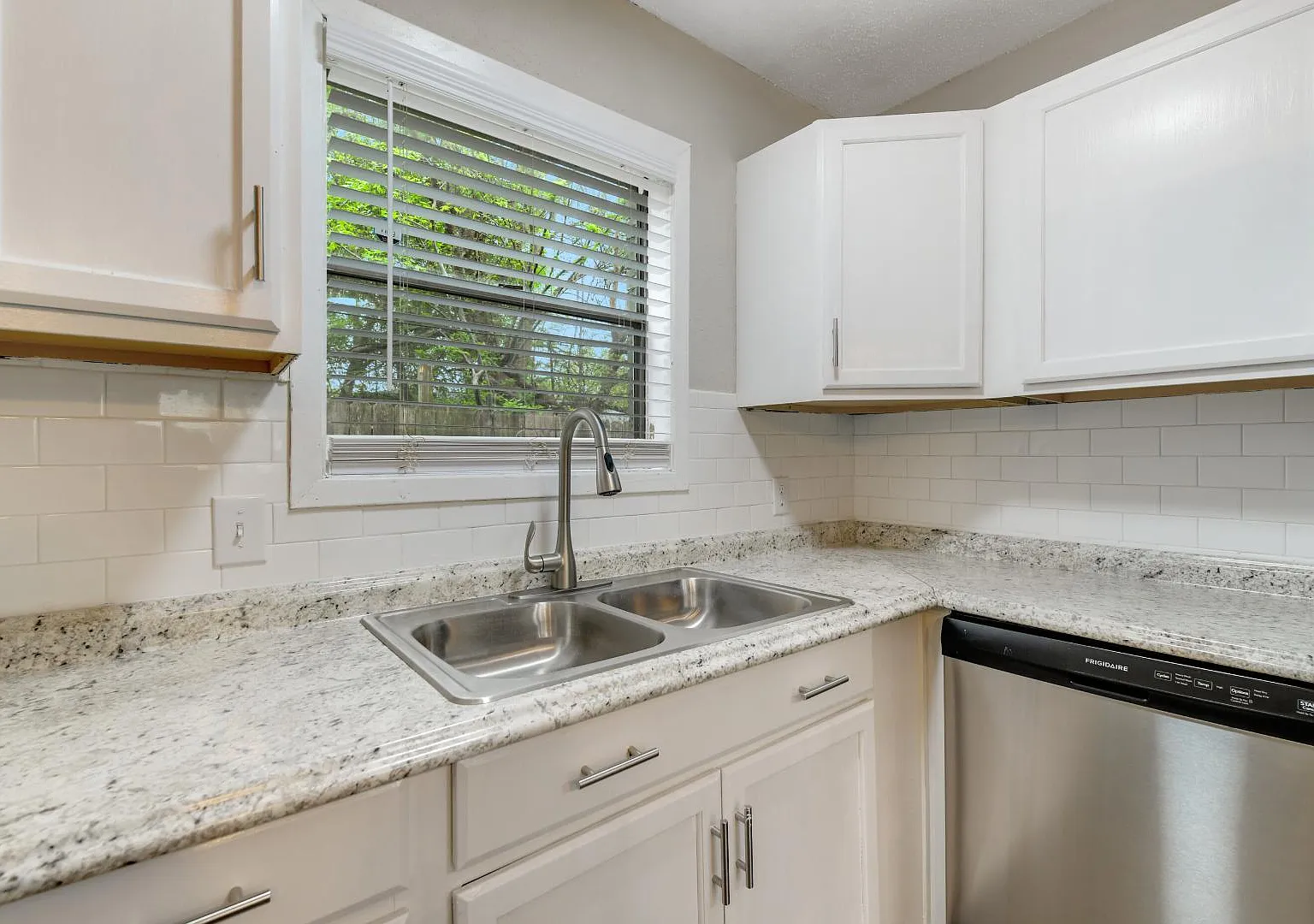 1512 Broadmoor Drive - B — Photo 1