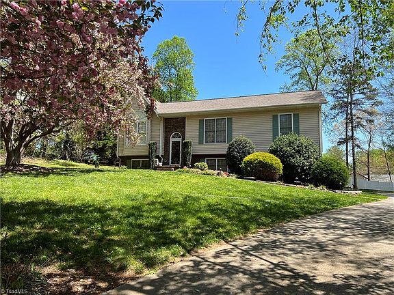 2nd image of 425 Pine Brook Pl