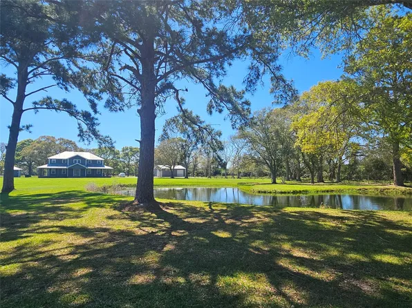 5100 Warpath St, Alvin, TX 77511