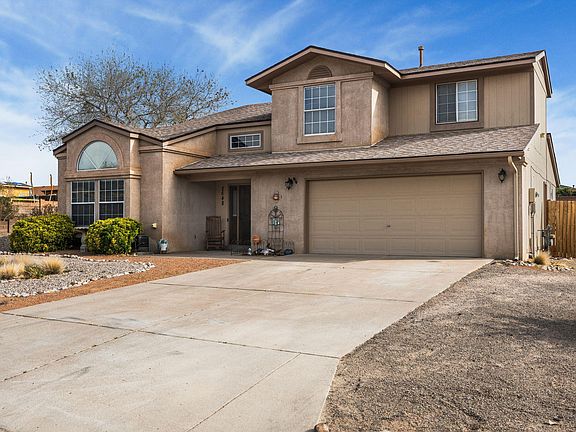 3rd image of 2548 Twin Buttes Dr NE