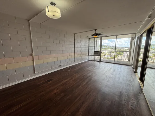 1320 Alexander St APT 801, Honolulu, HI 96826